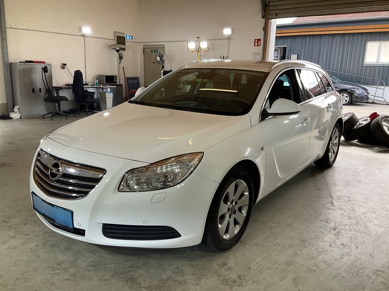 Opel Insignia Sports Tourer 2.0 CDTI Edition — 1/37