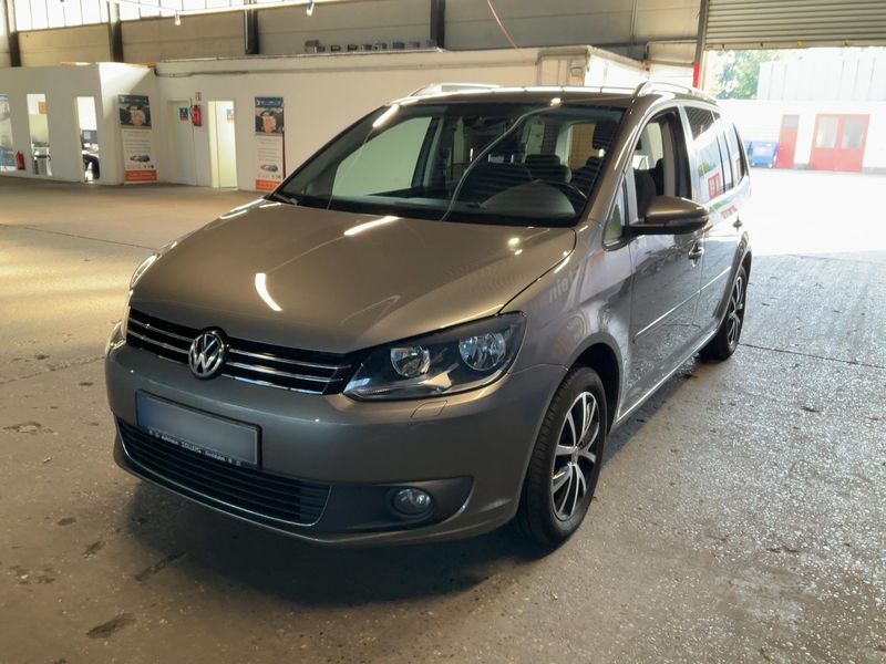 Volkswagen Touran 1.6 TDI Comfortline BlueMotion Tech — 1/43