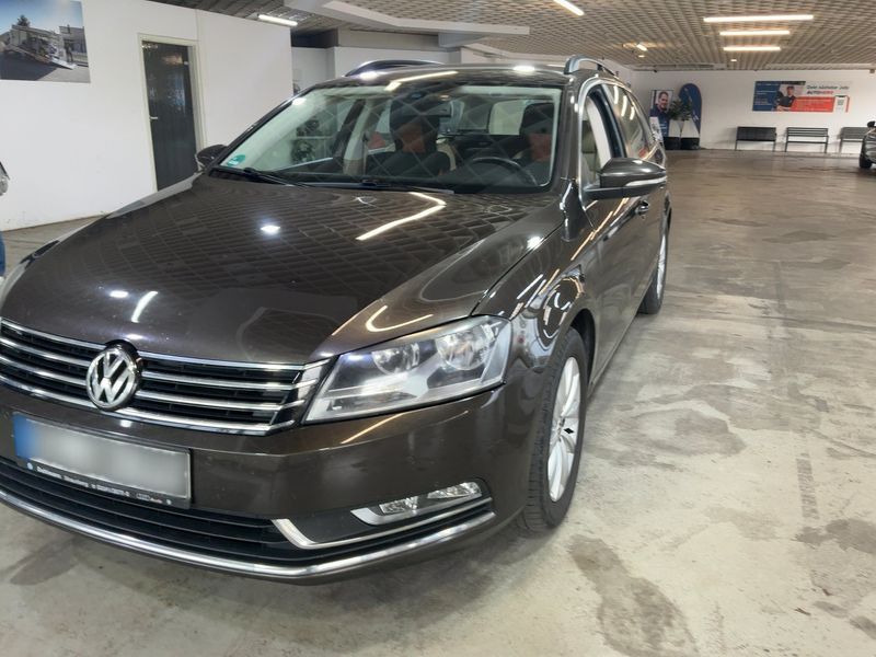 Volkswagen Passat 2.0 TDI Comfortline BlueMotion Tech — 1/35