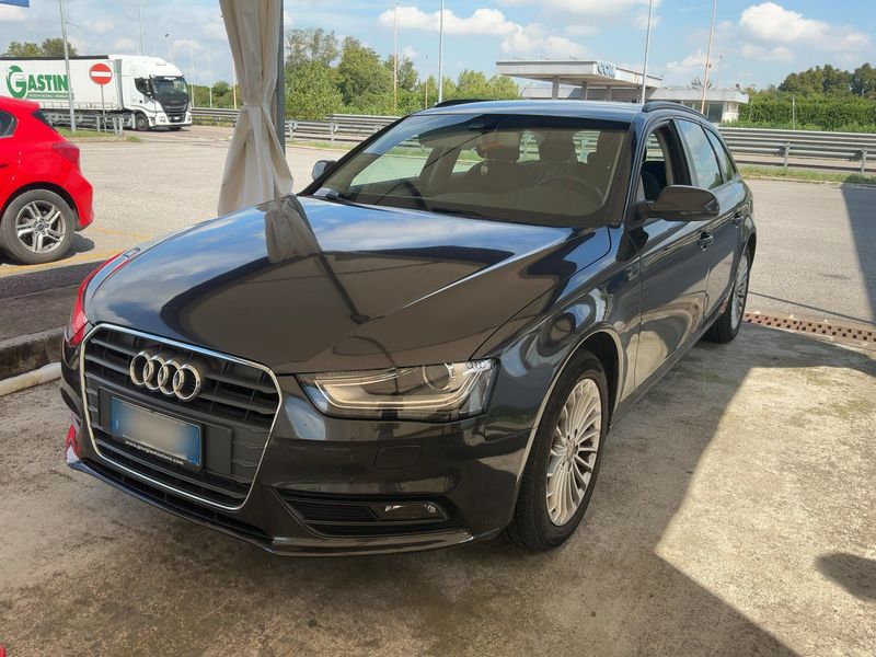 Audi A4 2.0 TDI Advanced — 1/31