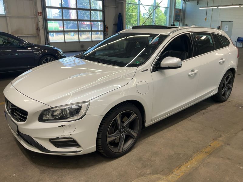 Volvo V60 2.4 D6 Plug-in Hybrid Summum AWD — 1/34