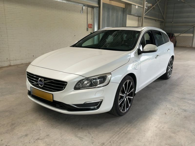 Volvo V60 2.4 D6 Plug-in Hybrid Summum AWD — 1/38