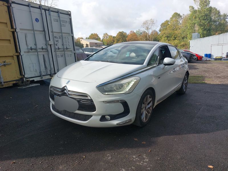 Citroen DS5 2.0 HDi Hybrid4 SportChic — 1/90