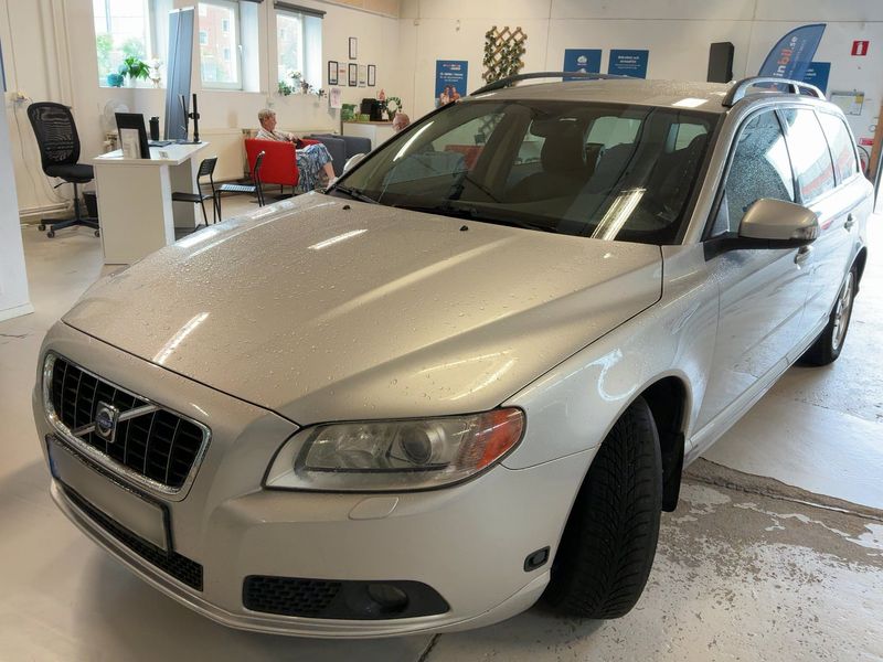 Volvo V70 2.0 F DRIVe Momentum — 1/25