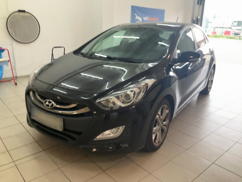 Hyundai i30 1.6 CRDi FIFA World Cup Edition — 1/33