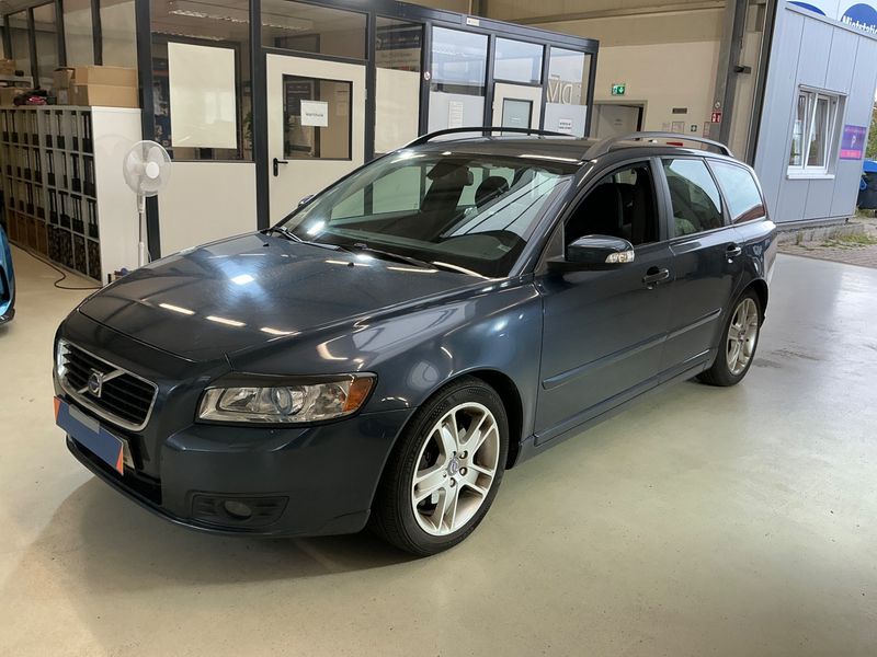 Volvo V50 2.0 D Momentum — 1/37