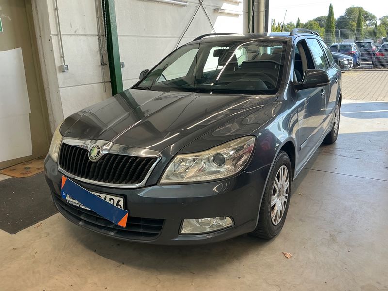 Skoda Octavia 1.6 Ambiente — 1/32