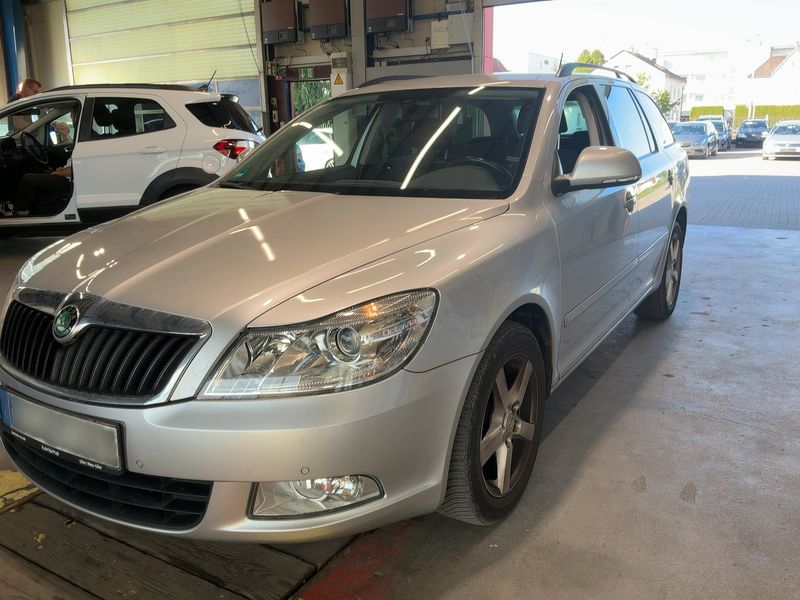 Skoda Octavia 1.6 TDI Ambition — 1/30