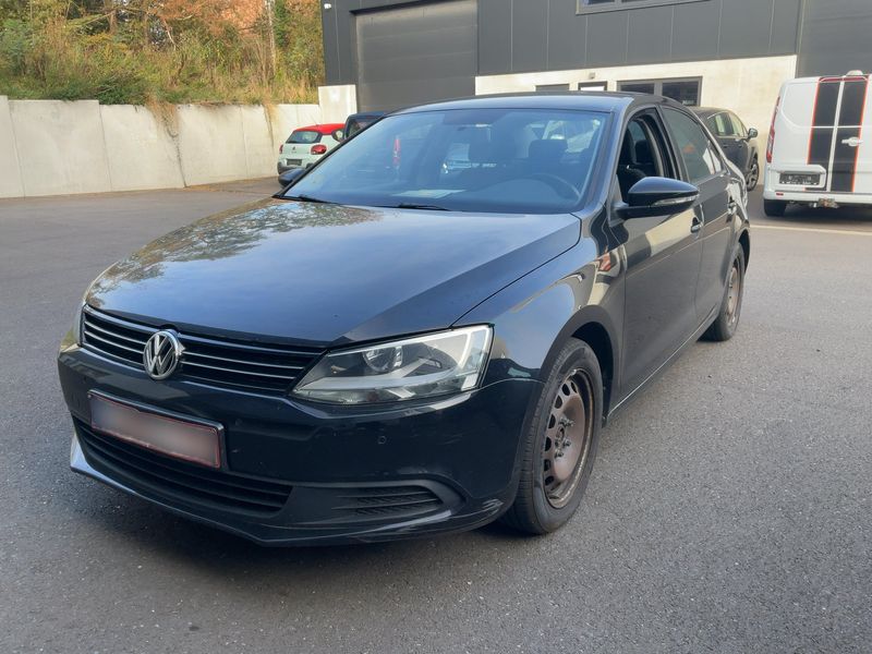 Volkswagen Jetta 1.6 TDI Comfortline BlueMotion Tech — 1/40