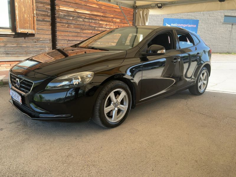 Volvo V40 2.0 D2 Kinetic — 1/35