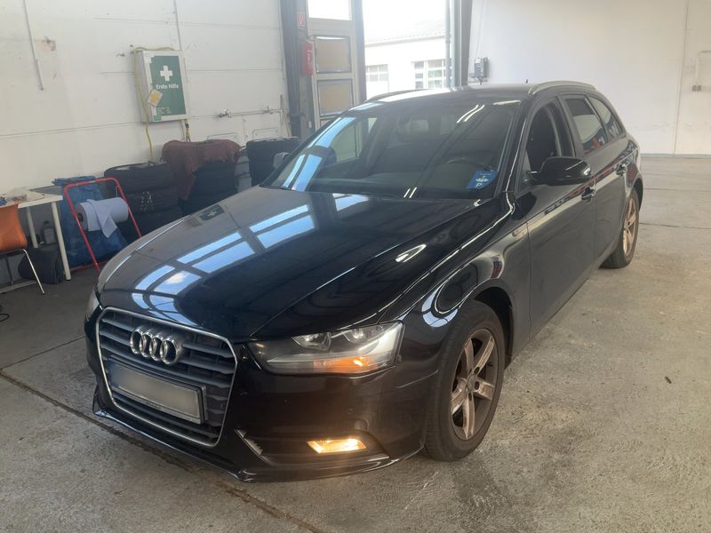 Audi A4 2.0 TDI Attraction — 1/44