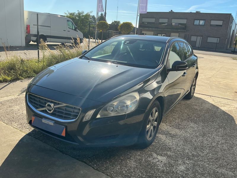 Volvo V60 1.6 D Kinetic — 1/43