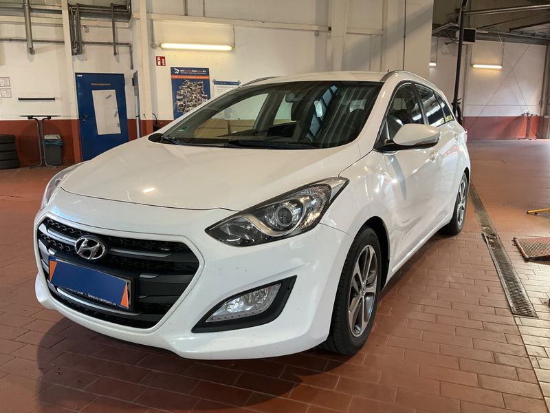 Hyundai i30 1.6 CRDi Style Blue — 1/38