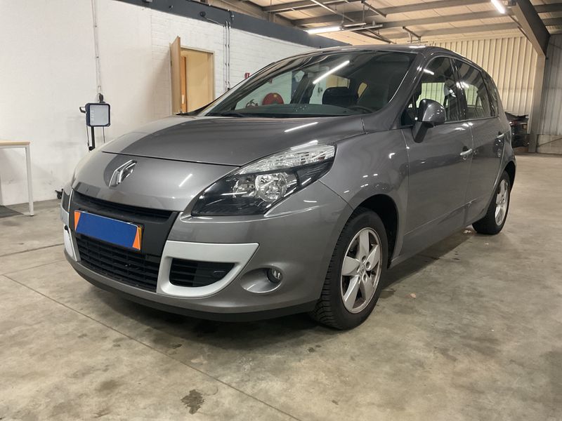 Renault Scenic 1.6 Dynamique — 1/34