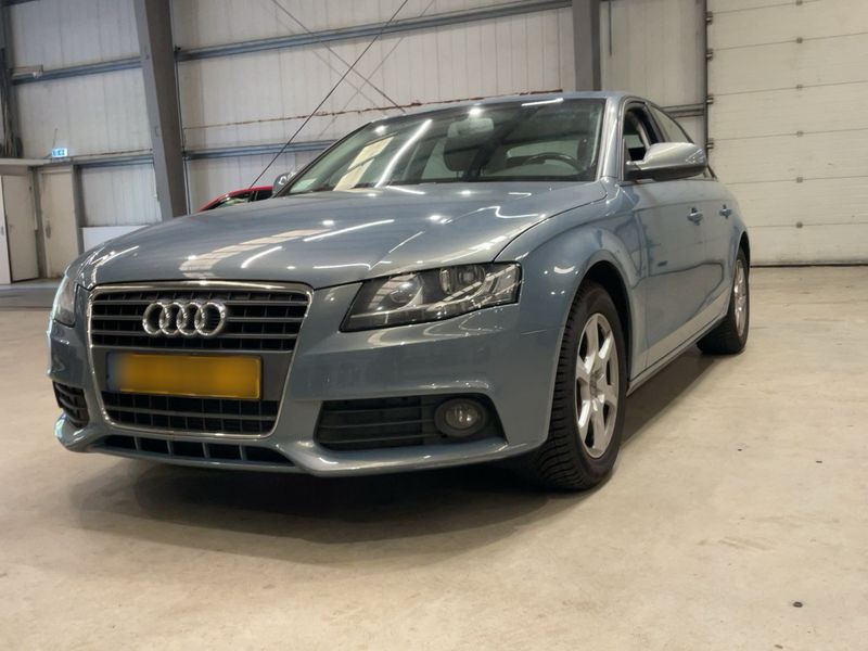 Audi A4 2.0 TFSI Attraction — 1/36