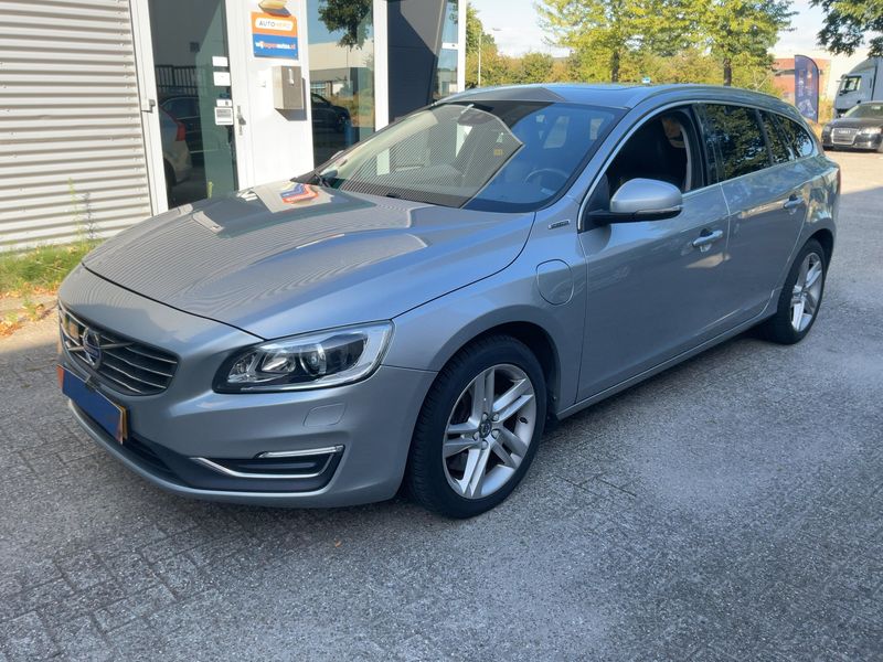 Volvo V60 2.4 D6 Plug-in Hybrid Summum AWD — 1/22