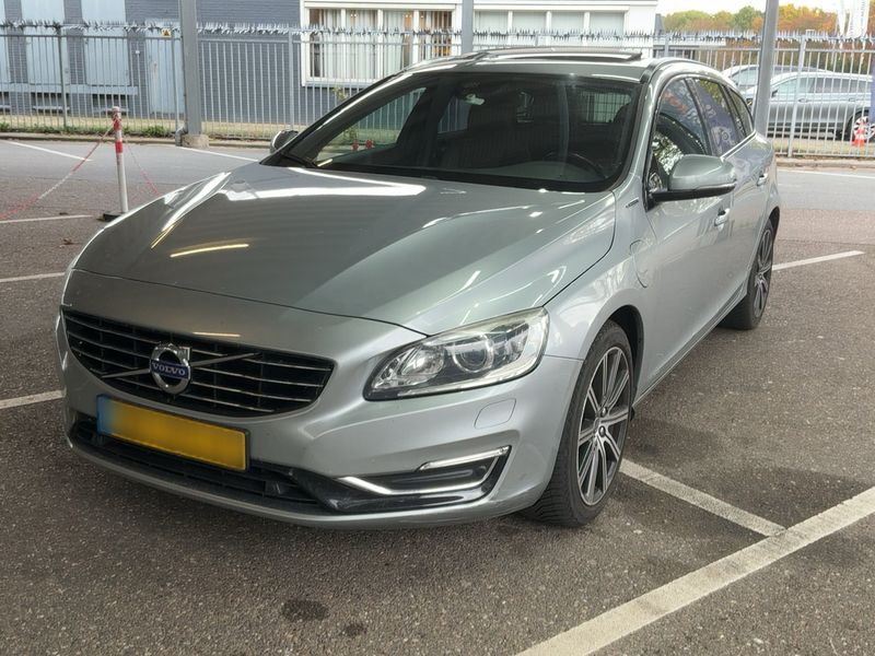Volvo V60 2.4 D6 Plug-in Hybrid Momentum AWD