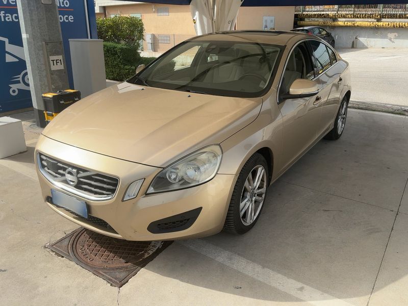Volvo S60 2.0 T Momentum — 1/35