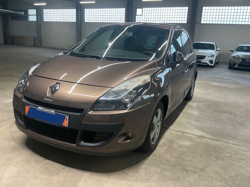 Renault Scenic 2.0 Dynamique — 1/39