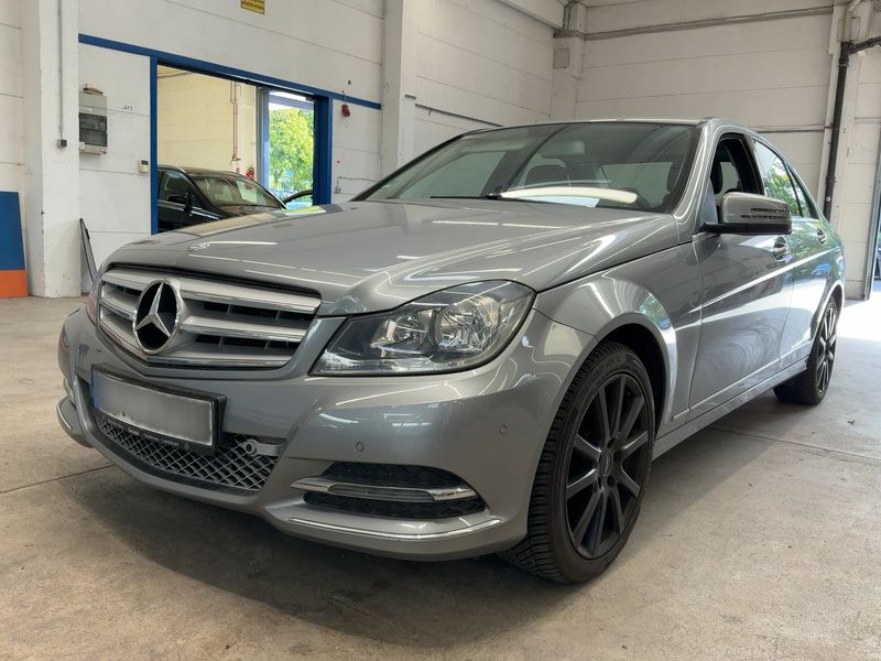 Mercedes-Benz C-Klasse C 180 CGI BlueEfficiency Avantgarde — 1/35