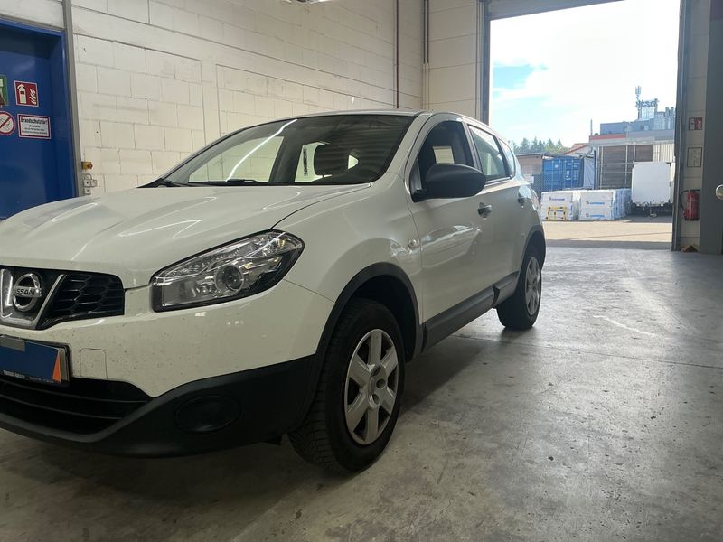 Nissan Qashqai 1.6 Visia — 1/37
