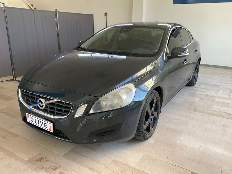 Volvo S60 2.0 D4 Momentum — 1/16