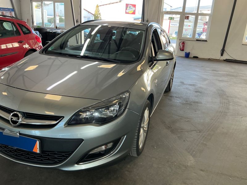 Opel Astra 2.0 CDTI Active — 1/22