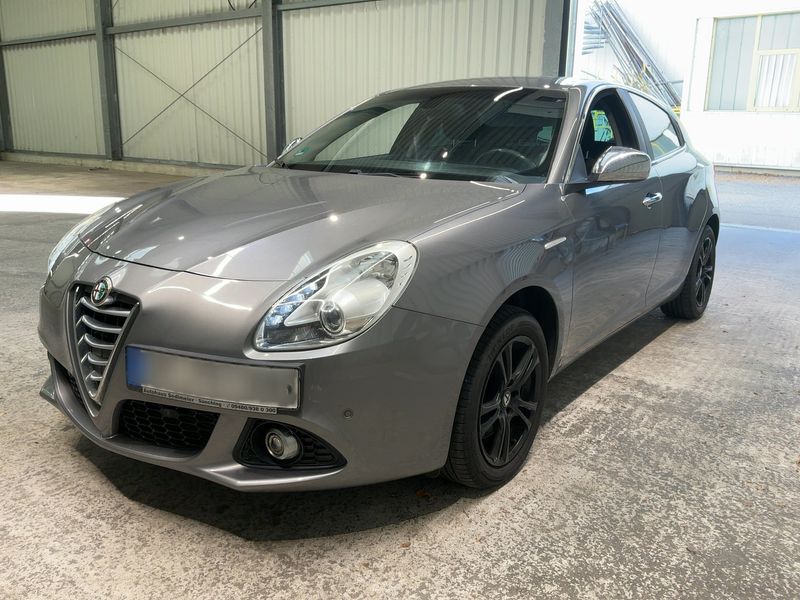 Alfa Romeo Giulietta 2.0 JTDM Turismo — 1/41