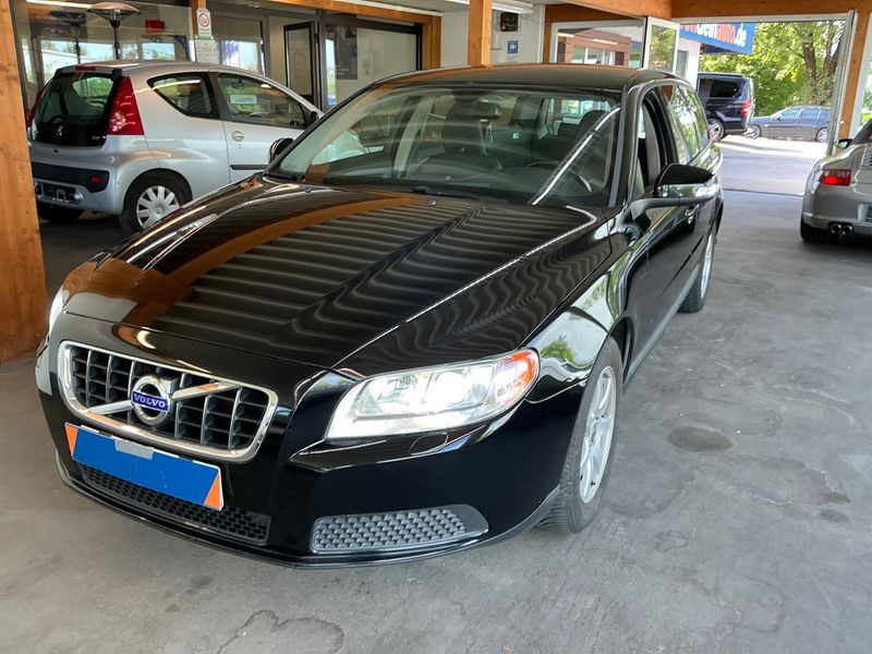 Volvo V70 2.0 — 1/36