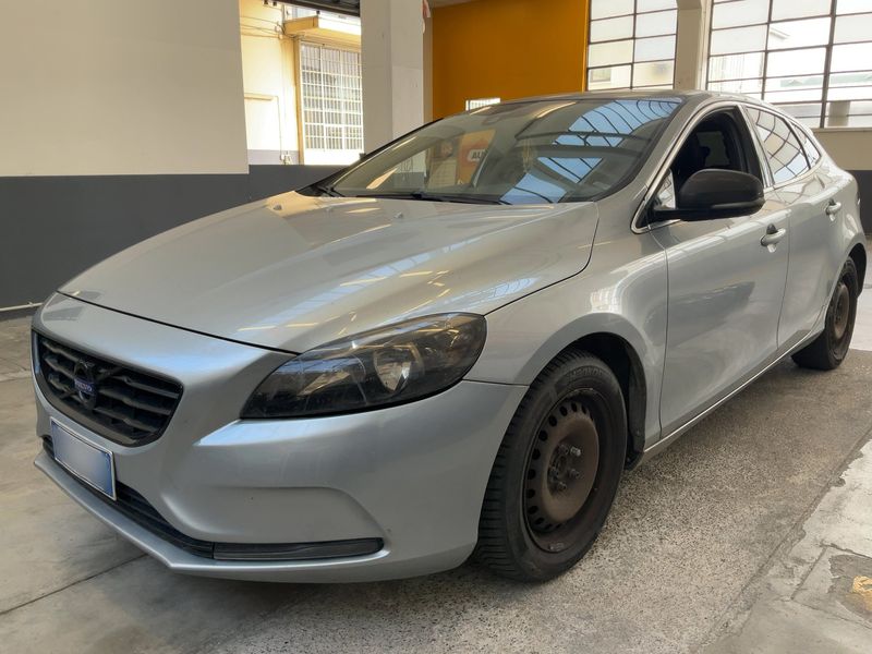 Volvo V40 1.6 D2 Momentum — 1/30
