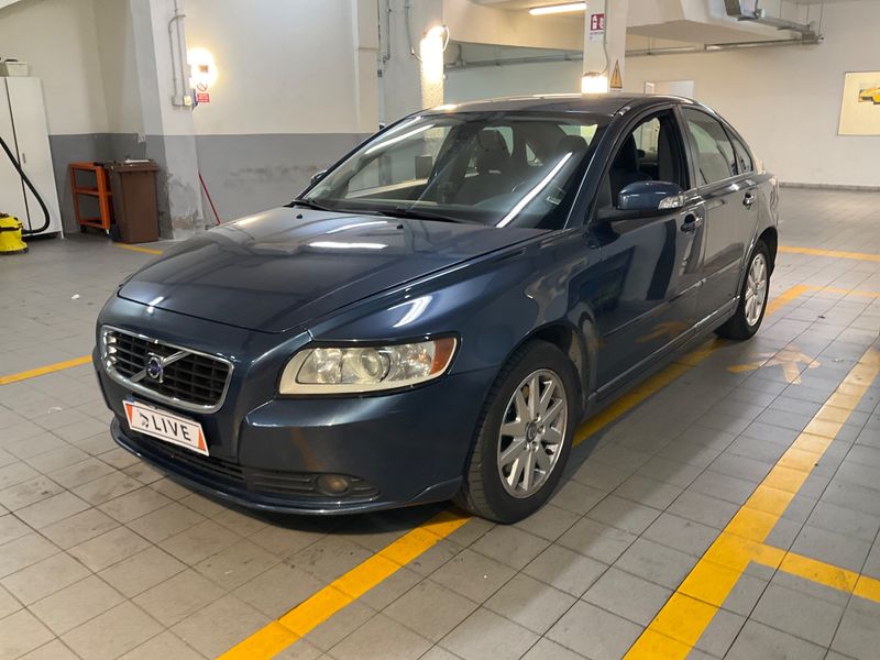 Volvo S40 2.0 D Momentum — 1/18