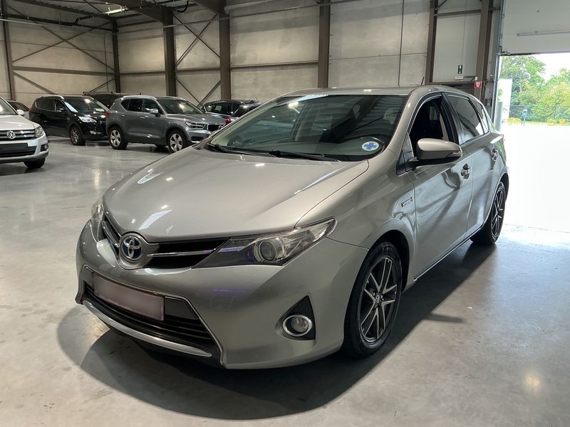 Toyota Auris 1.8 Hybrid Comfort — 1/43