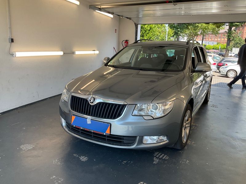 Skoda Superb 1.8 TSI Ambition — 1/36