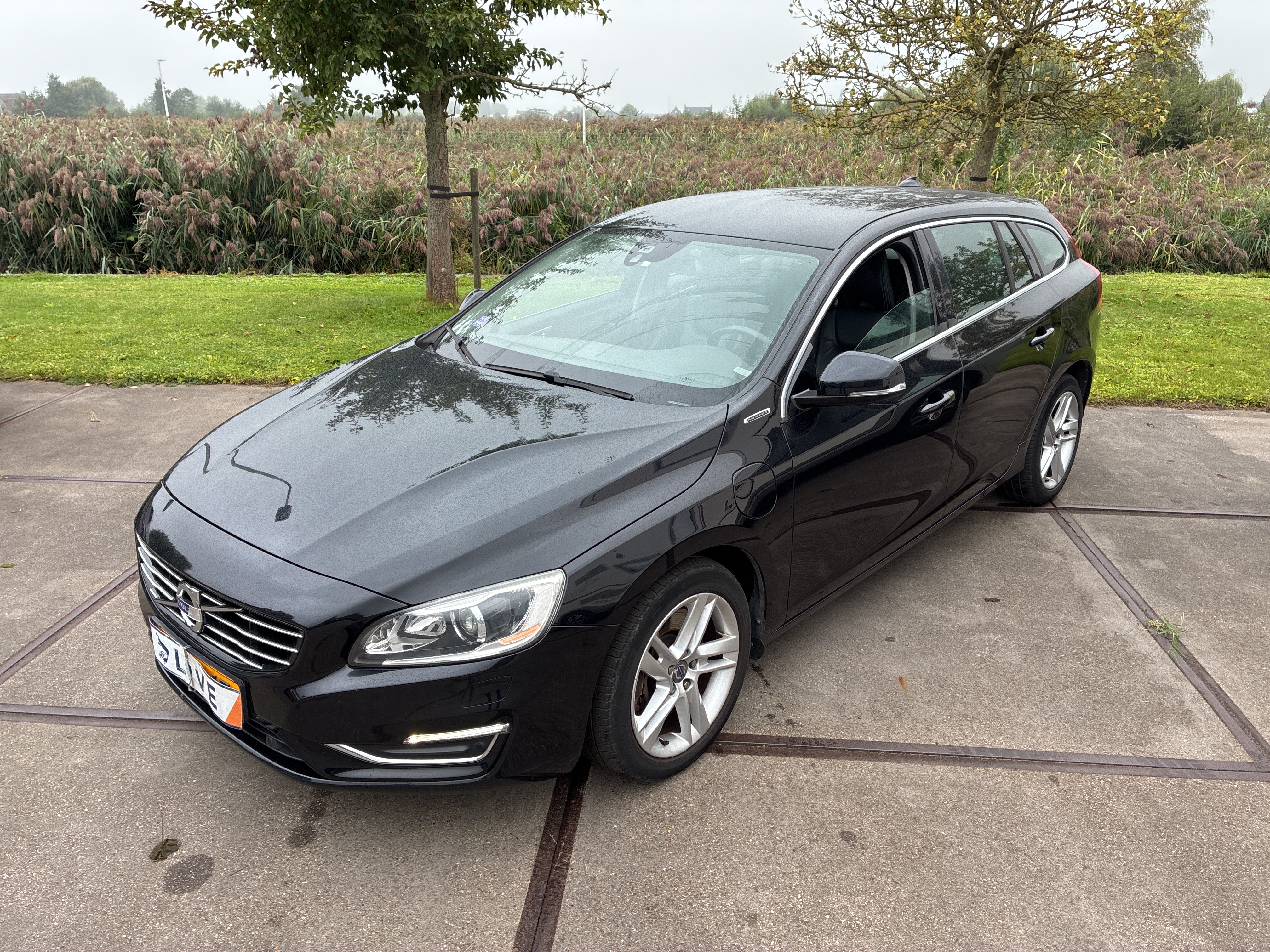 Volvo V60 2.4 D6 Plug-in Hybrid Summum AWD — 1/44