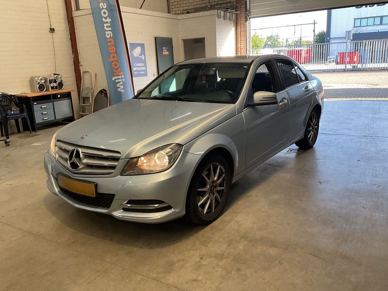 Mercedes-Benz C-Klasse C 180 CGI BlueEfficiency Avantgarde — 1/34