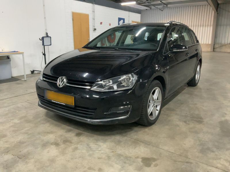 Volkswagen Golf VII 1.6 TDI Highline Blue — 1/43